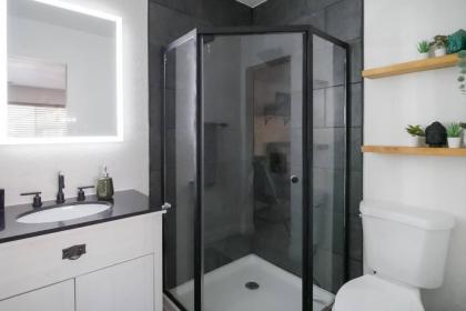 Stylish 3 bedroom home near the Las Vegas Strip - image 10