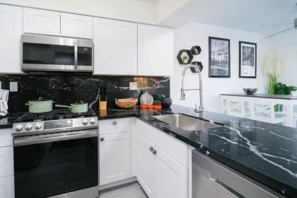 Stylish 3 bedroom home near the Las Vegas Strip - image 17