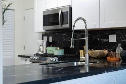 Stylish 3 bedroom home near the Las Vegas Strip - image 19