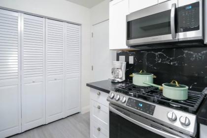 Stylish 3 bedroom home near the Las Vegas Strip - image 27