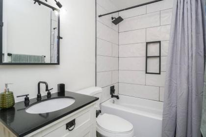 Stylish 3 bedroom home near the Las Vegas Strip - image 29