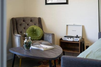 Stylish 3 bedroom home near the Las Vegas Strip - image 5