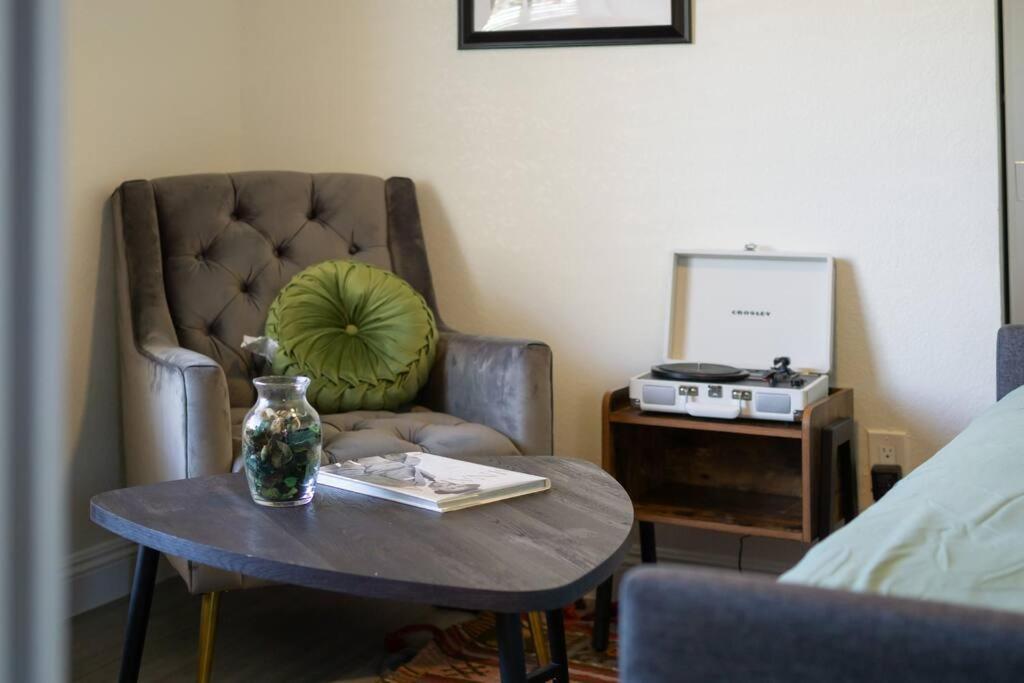 Stylish 3 bedroom home near the Las Vegas Strip - image 5