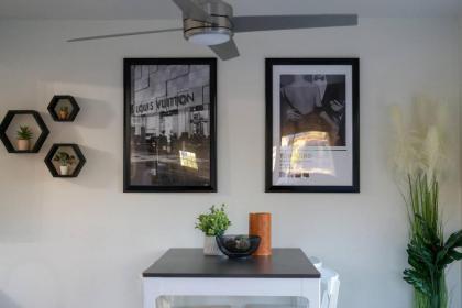 Stylish 3 bedroom home near the Las Vegas Strip - image 9