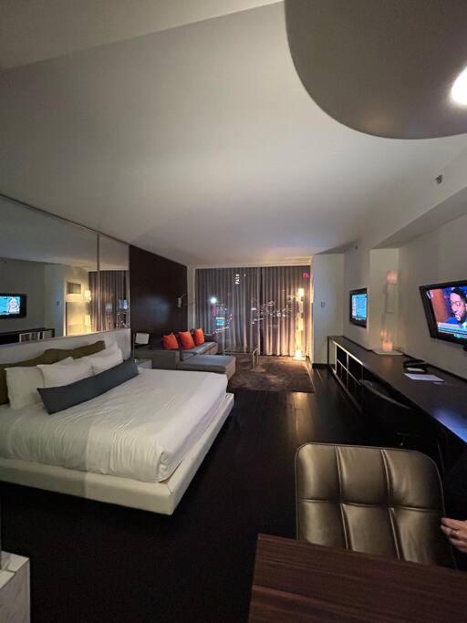 Amazing view 18th floor at Palms place Las Vegas - main image
