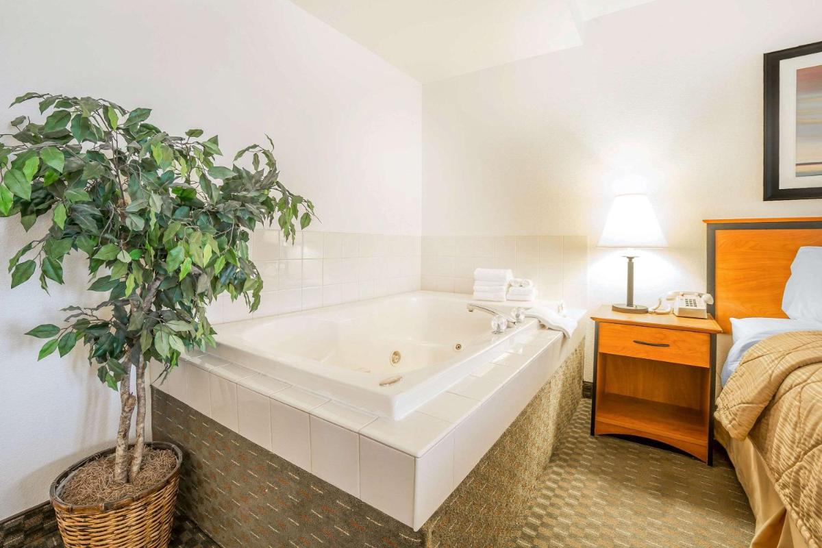 Lake Mead Inn - image 6