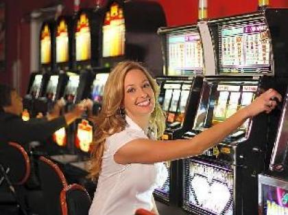 Lucky Club Casino And Hotel - image 2