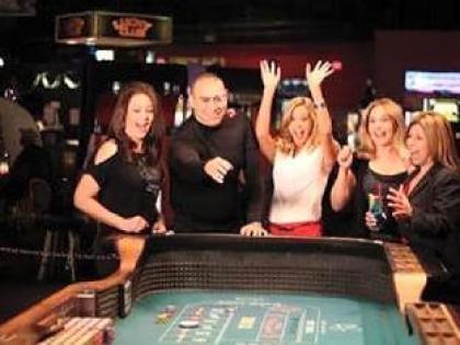 Lucky Club Casino And Hotel - image 4