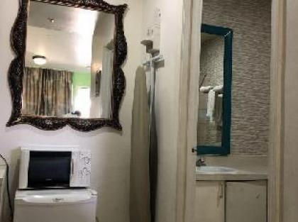 Crown Motel - image 11