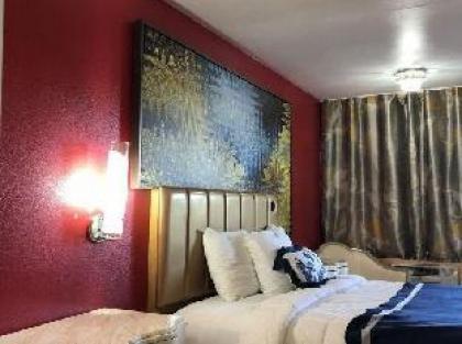 Crown Motel - image 3