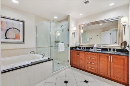 SIGNATURE MGM TOP 38th FLOOR PENTHOUSE BEST DELUXE BALONY STRIP VIEW SUITE NO RESORT FEE FREE VALET SHORTEST WALK 2 MGM - image 11