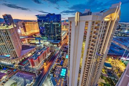 SIGNATURE MGM TOP 38th FLOOR PENTHOUSE BEST DELUXE BALONY STRIP VIEW SUITE NO RESORT FEE FREE VALET SHORTEST WALK 2 MGM - image 15