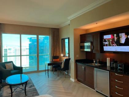 SIGNATURE MGM TOP 38th FLOOR PENTHOUSE BEST DELUXE BALONY STRIP VIEW SUITE NO RESORT FEE FREE VALET SHORTEST WALK 2 MGM - image 19