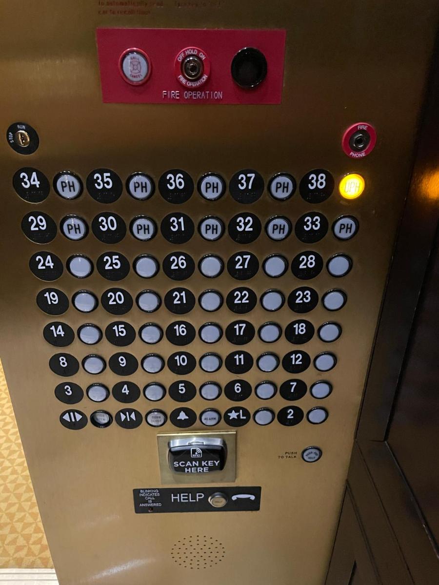 SIGNATURE MGM TOP 38th FLOOR PENTHOUSE BEST DELUXE BALONY STRIP VIEW SUITE NO RESORT FEE FREE VALET SHORTEST WALK 2 MGM - image 2