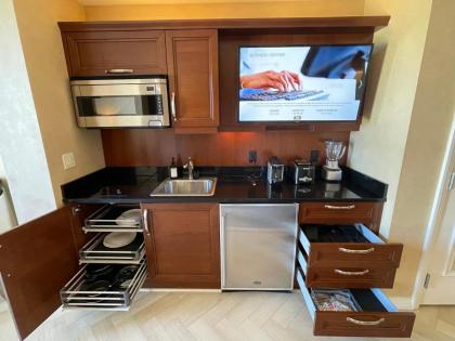 SIGNATURE MGM TOP 38th FLOOR PENTHOUSE BEST DELUXE BALONY STRIP VIEW SUITE NO RESORT FEE FREE VALET SHORTEST WALK 2 MGM - image 22