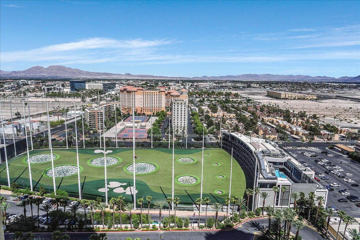 SIGNATURE MGM TOP 38th FLOOR PENTHOUSE BEST DELUXE BALONY STRIP VIEW SUITE NO RESORT FEE FREE VALET SHORTEST WALK 2 MGM - image 3