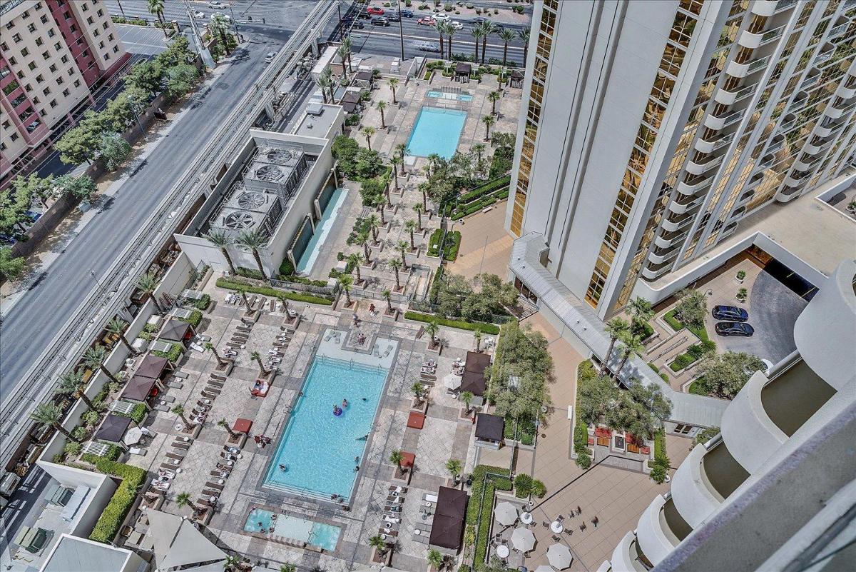 SIGNATURE MGM TOP 38th FLOOR PENTHOUSE BEST DELUXE BALONY STRIP VIEW SUITE NO RESORT FEE FREE VALET SHORTEST WALK 2 MGM - image 5