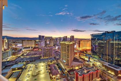 SIGNATURE MGM TOP 38th FLOOR PENTHOUSE BEST DELUXE BALONY STRIP VIEW SUITE NO RESORT FEE FREE VALET SHORTEST WALK 2 MGM - image 6
