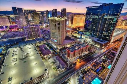 SIGNATURE MGM TOP 38th FLOOR PENTHOUSE BEST DELUXE BALONY STRIP VIEW SUITE NO RESORT FEE FREE VALET SHORTEST WALK 2 MGM - image 9