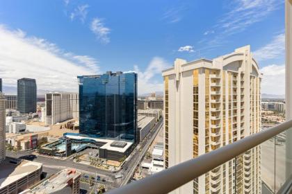 Lucky Gem Luxury Suite MGM Signature Balcony Strip View 1607 - image 20