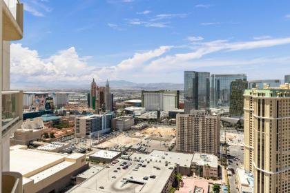 Lucky Gem Luxury Suite MGM Signature Balcony Strip View 1607 - image 27