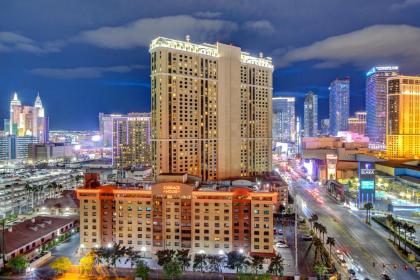 Lucky Gem Luxury Suite MGM Signature Strip View 509