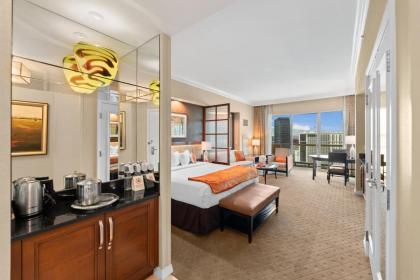Lucky Gem Luxury Suite MGM Signature Strip View 509 - image 20