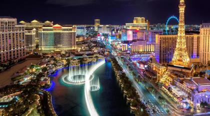 Lucky Gem Luxury Suite MGM Signature Strip View 509 - image 30