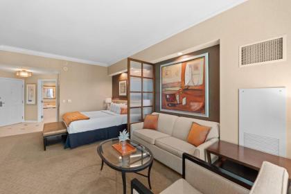 Lucky Gem Luxury Suite MGM Signature Strip View 509 - image 6