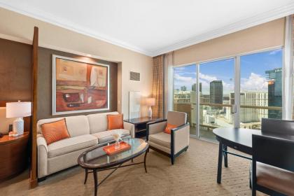 Lucky Gem Penthouse Suite MGM Signature Balcony Strip View 3505 - image 15