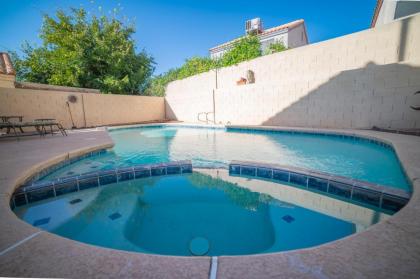 Las Vegas Oasis with Sparkling Pool home - image 2