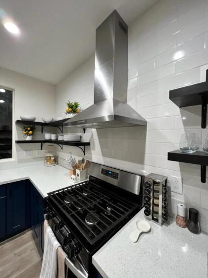 Welcome to Your Las Vegas Dream! Perfect Retreat! - image 10
