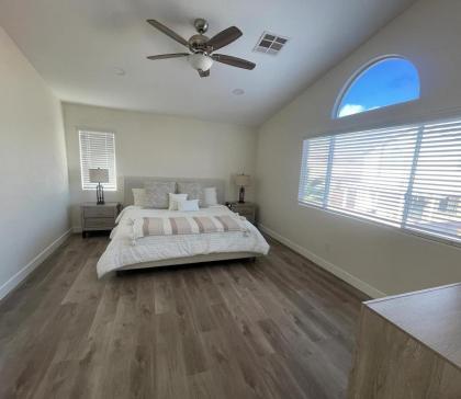 Welcome to Your Las Vegas Dream! Perfect Retreat! - image 11