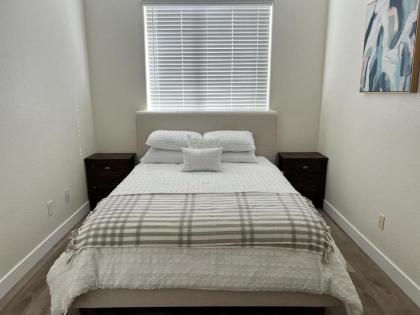 Welcome to Your Las Vegas Dream! Perfect Retreat! - image 17