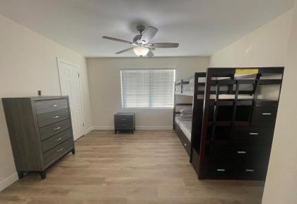 Welcome to Your Las Vegas Dream! Perfect Retreat! - image 28