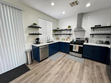Welcome to Your Las Vegas Dream! Perfect Retreat! - image 30
