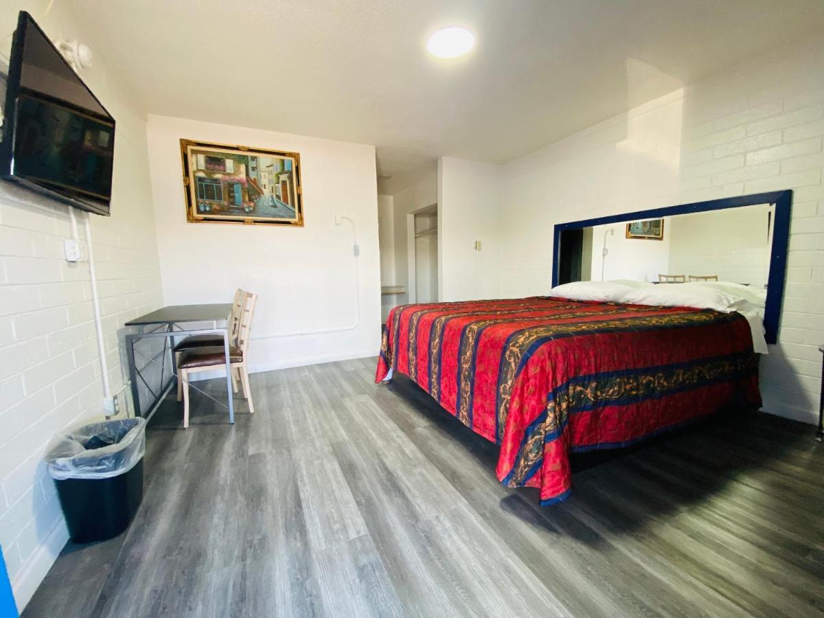 Lucky cuss Motel - main image