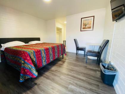Lucky cuss Motel - image 14