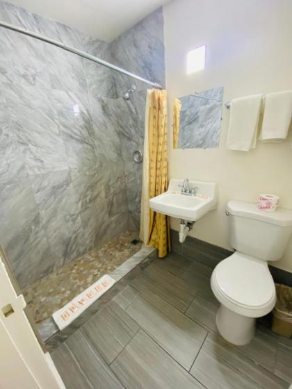 Lucky cuss Motel - image 15
