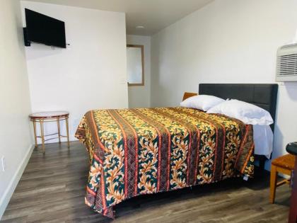 Lucky cuss Motel - image 16