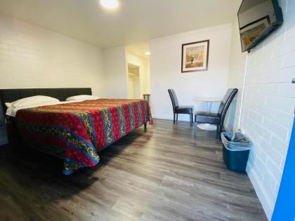 Lucky cuss Motel - image 25