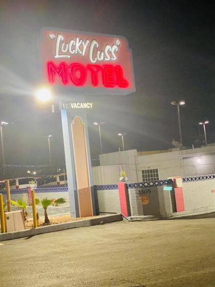 Lucky cuss Motel - image 28