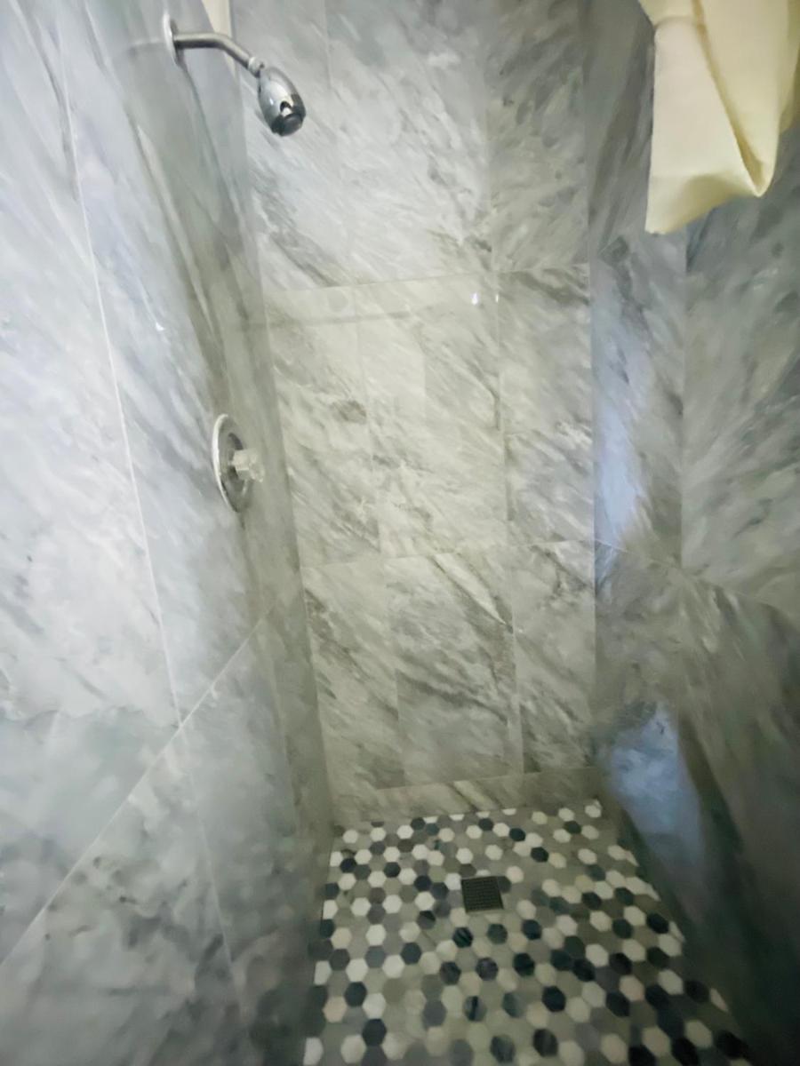 Lucky cuss Motel - image 3