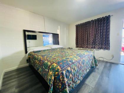 Lucky cuss Motel - image 7