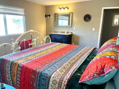 Stunning home close to strip/airprt- monthly - image 12