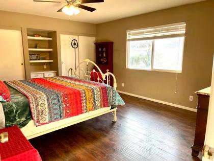 Stunning home close to strip/airprt- monthly - image 14