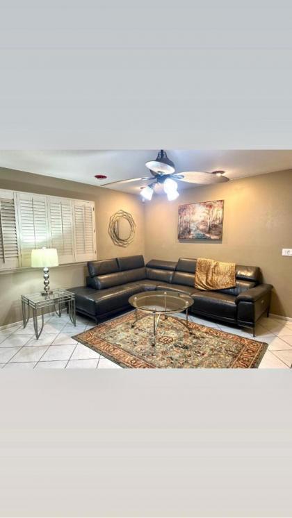 Stunning home close to strip/airprt- monthly - image 2