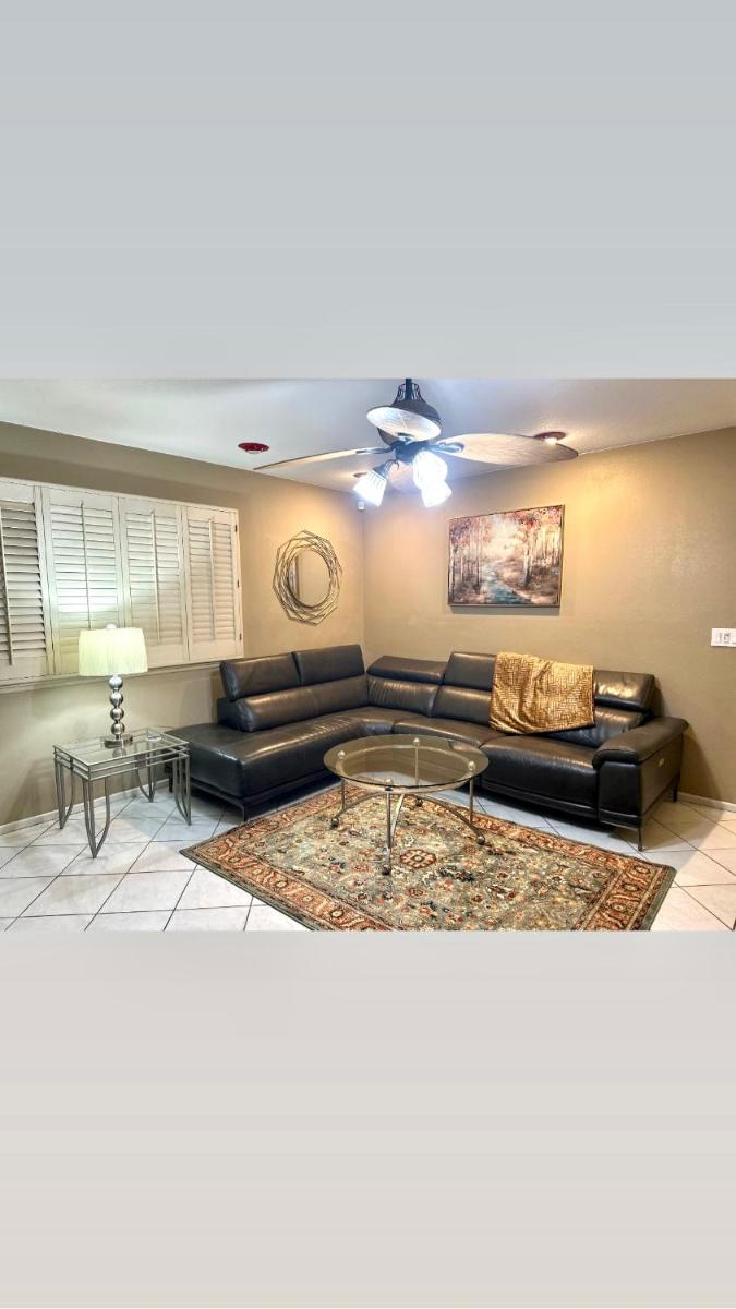 Stunning home close to strip/airprt- monthly - image 2