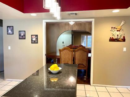 Stunning home close to strip/airprt- monthly - image 21