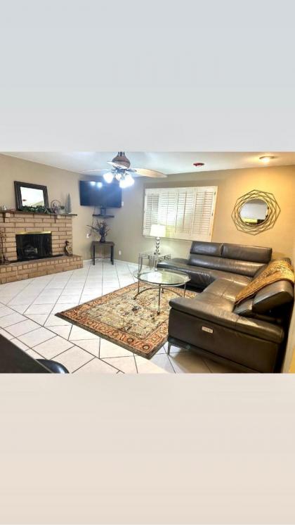 Stunning home close to strip/airprt- monthly - image 3